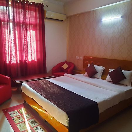 Hotel Krishna International Vrindāvan Extérieur photo