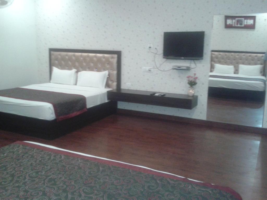 Hotel Krishna International Vrindāvan Chambre photo