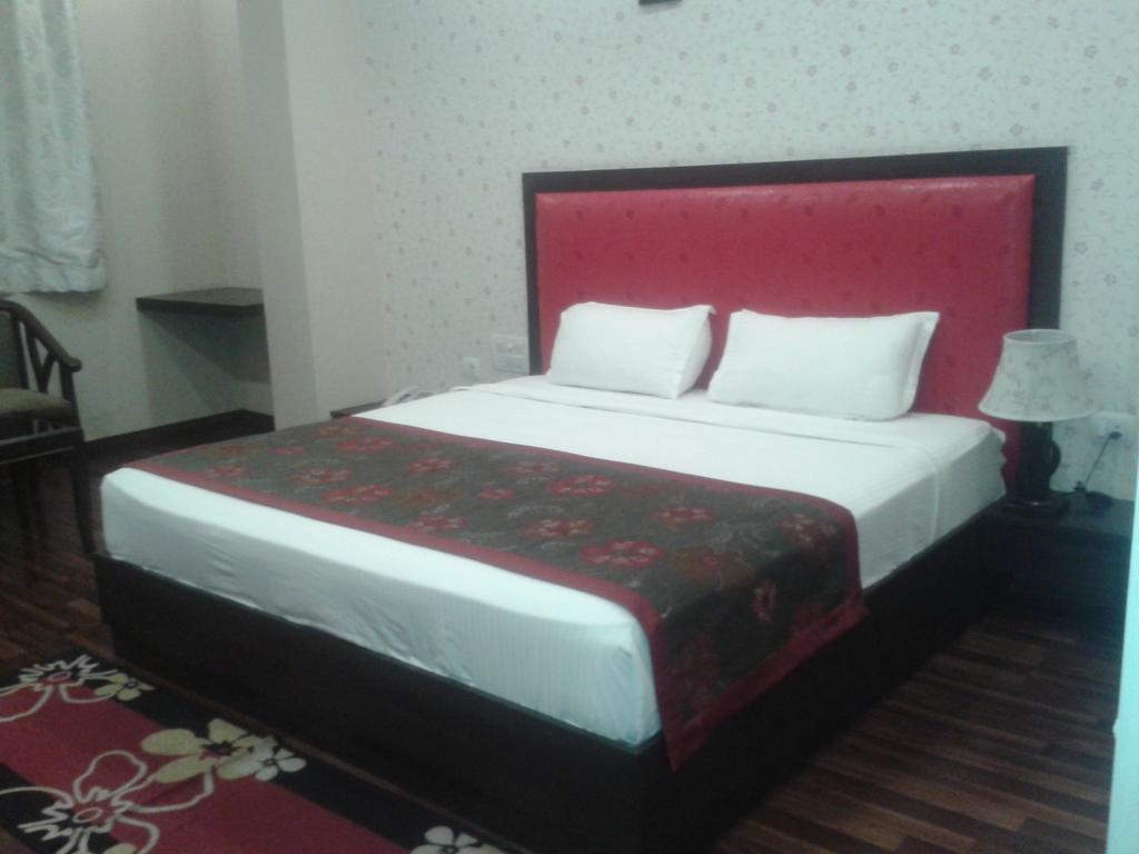 Hotel Krishna International Vrindāvan Extérieur photo