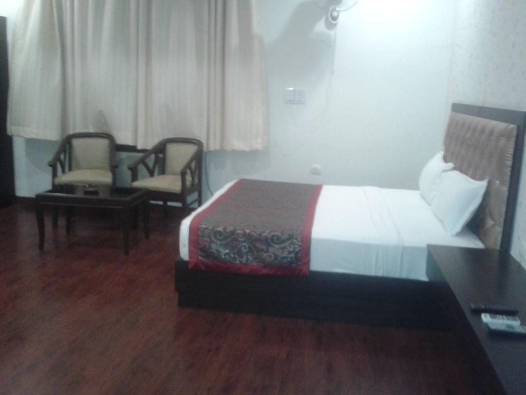 Hotel Krishna International Vrindāvan Extérieur photo