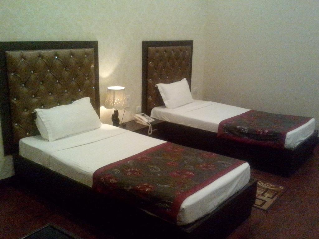 Hotel Krishna International Vrindāvan Chambre photo