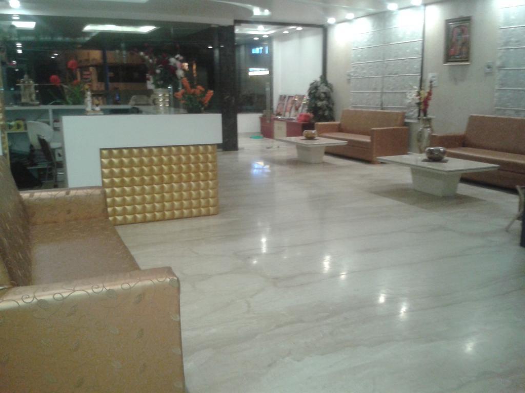 Hotel Krishna International Vrindāvan Extérieur photo