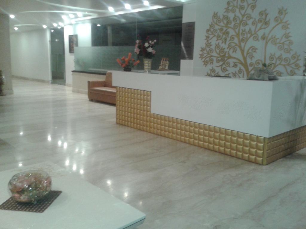 Hotel Krishna International Vrindāvan Extérieur photo