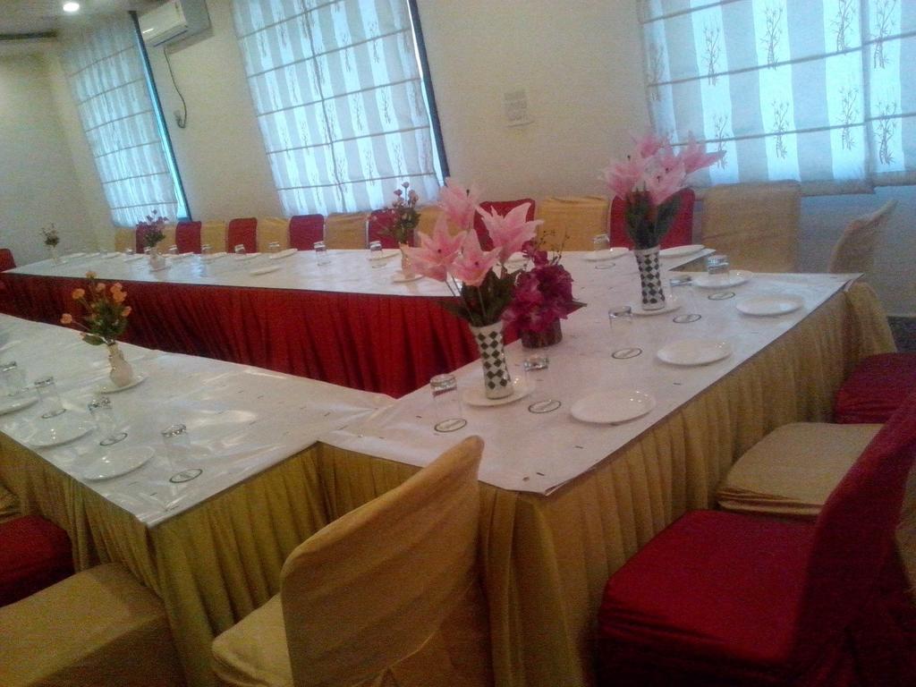 Hotel Krishna International Vrindāvan Extérieur photo