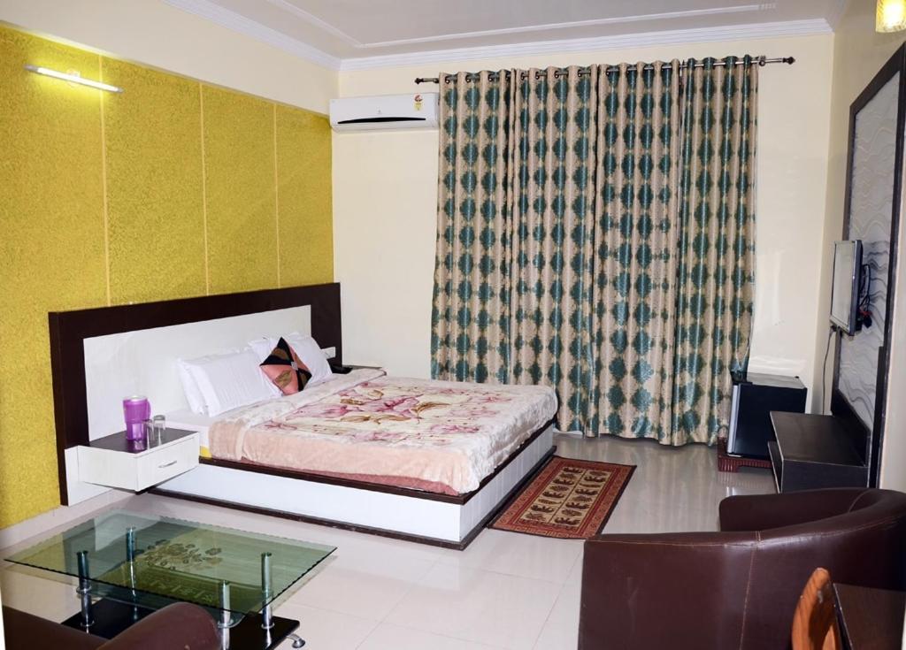Hotel Krishna International Vrindāvan Extérieur photo
