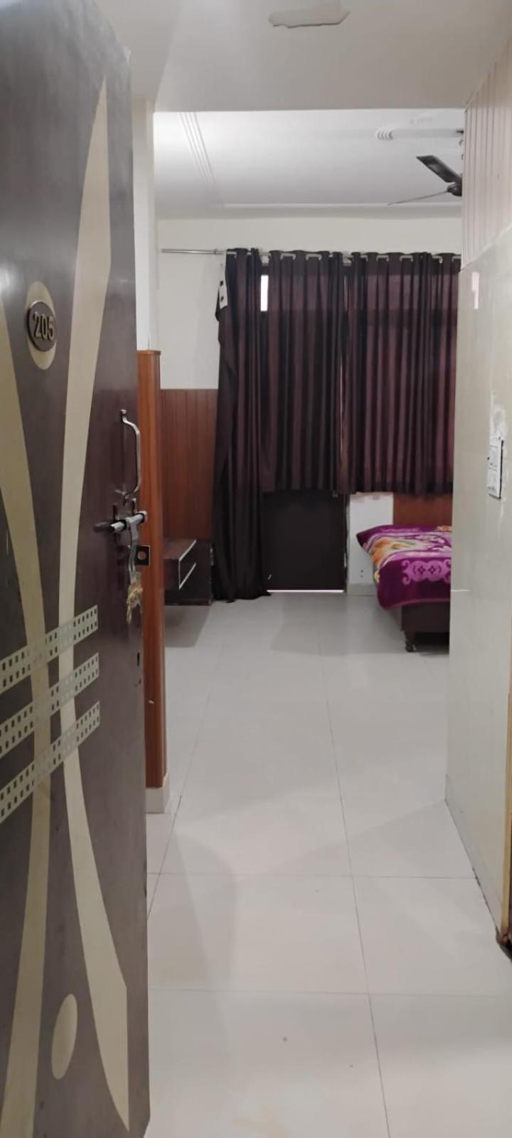 Hotel Krishna International Vrindāvan Extérieur photo