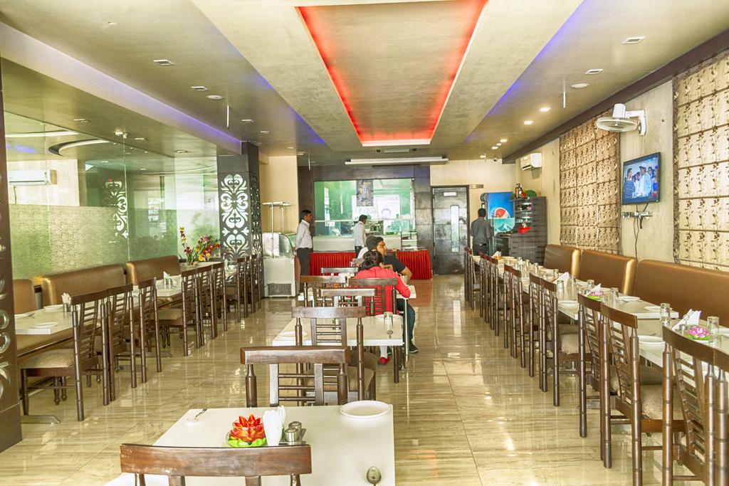 Hotel Krishna International Vrindāvan Extérieur photo